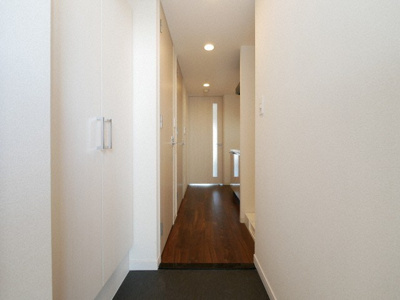 【玄関】 | Lala place難波ガルテン | 収納もある玄関です