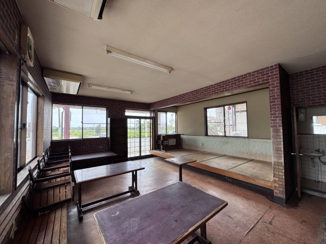 長洲町清源寺店舗の内装