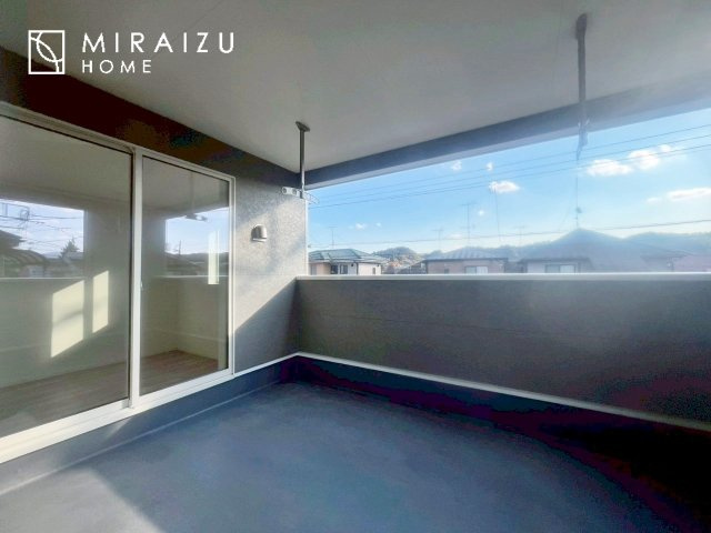 【バルコニー】 | 平日・休日問わず、いつでもご見学が出来ます♪☆実際に見て、触れて感じる安心のお住まい探しを体験して下さい♪☆物件情報だけでなく、地域の特色などなどエリア情報もお伝え出来たら嬉しいです♪