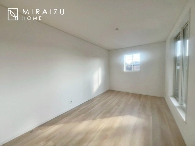 【寝室】 | 建物完成につき、実際のお部屋をごゆっくりご見学いただけます。お休みの日にご家族で見学はいかがでしょう。