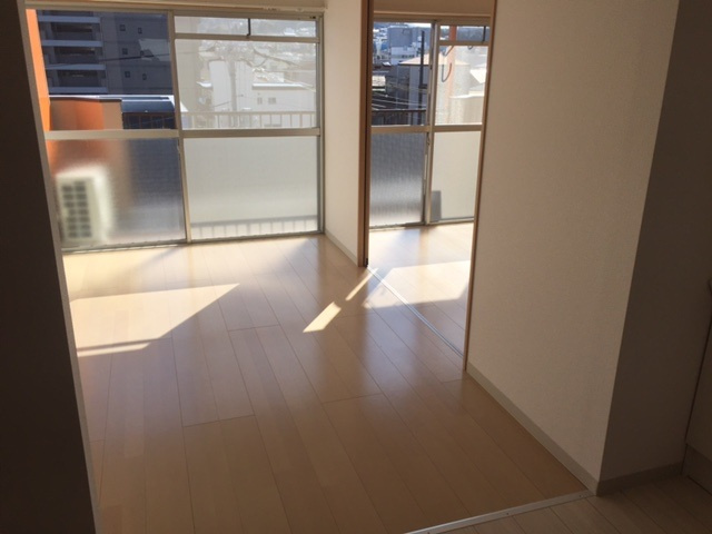 デュウオコート東雲本町の居間・リビング