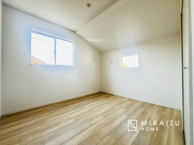 【寝室】 | 建物完成につき、実際のお部屋をごゆっくりご見学いただけます。お休みの日にご家族で見学はいかがでしょう。