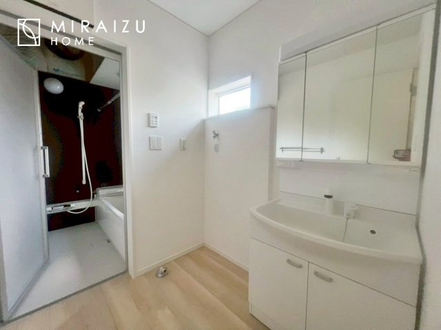 【独立洗面台】 | 暮らしやすさを考えたプランで快適な現地ロケーションを実現。安らぎに満たされる、ゆとりのある日々を過ごせます♪