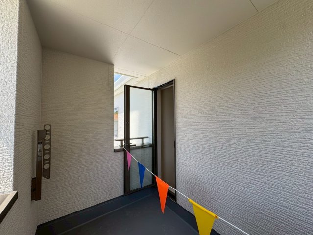 リーブルガーデン南城市知念久手堅・2号棟のバルコニー|急な雨も安心♪様々な用途に使える広々インナーバルコニー