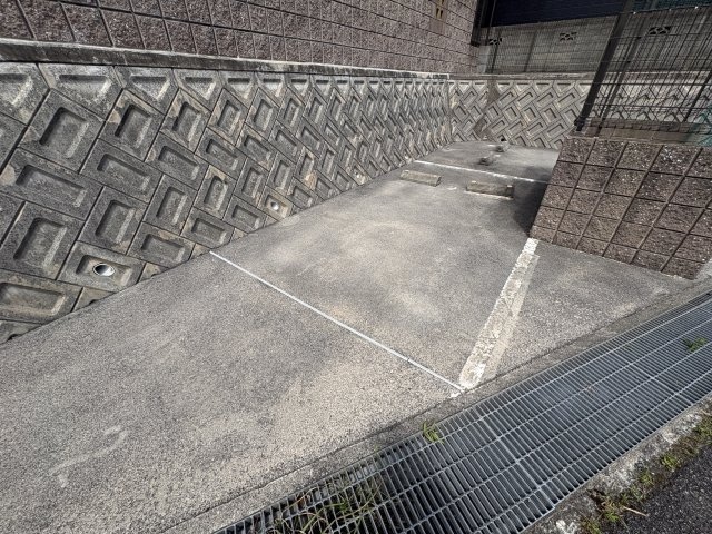 グローリア若葉台の駐車場
