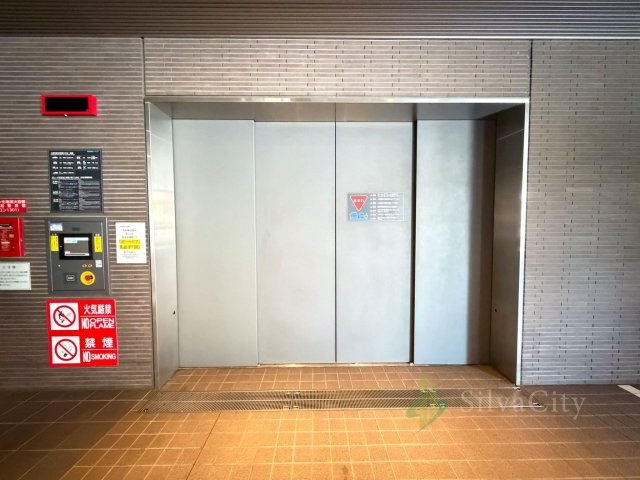 常盤松ハウスの駐車場