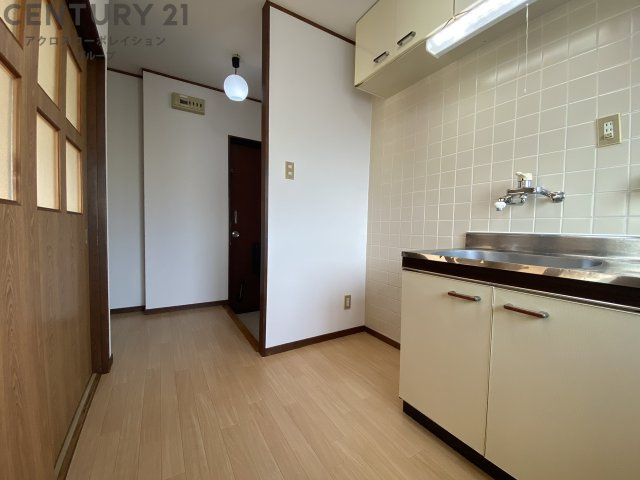 洋室と合わせて使用可能なダイニング