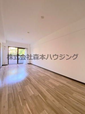 【居間・リビング】 | 　サンマンション南野 | 明るいリビングです