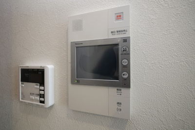 【セキュリティ】 | プレサンス新深江ディレット | モニター付きインターフォンです。