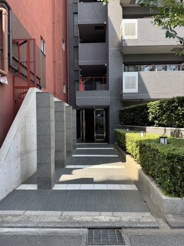 エクセルシオール新宿西戸山のエントランス