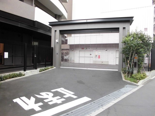 ルミナリータワー池袋の駐車場