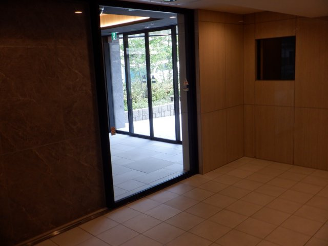 オープンレジデンシア町屋のエントランス