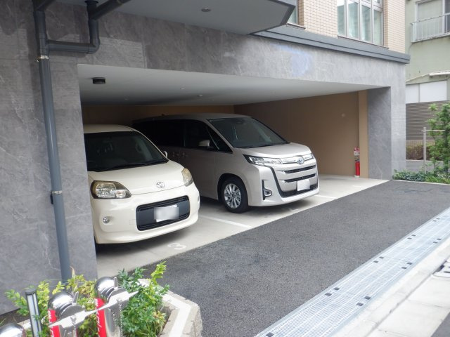 オープンレジデンシア町屋の駐車場