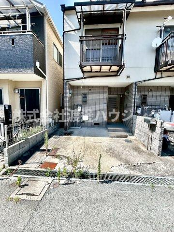 植村ハイツの駐車場