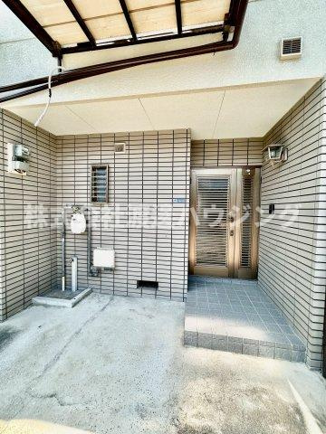 植村ハイツのエントランス