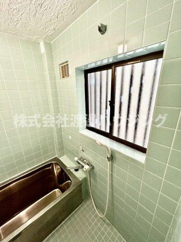成美町テラスハウスのその他|浴室にも窓ございます