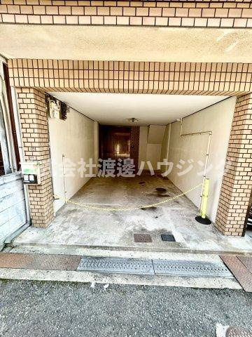 成美町テラスハウスの駐車場