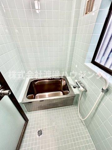 成美町テラスハウスの浴室