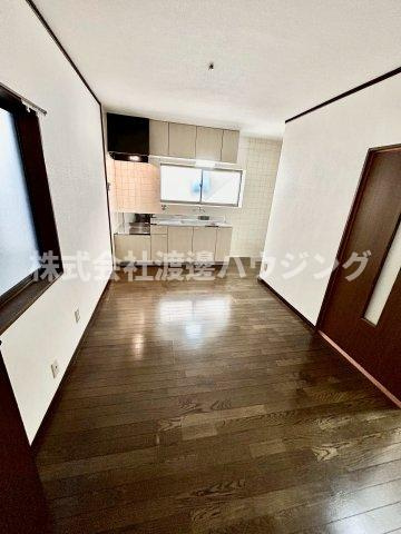 成美町テラスハウスの居間・リビング