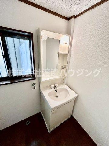 成美町テラスハウスの洗面所