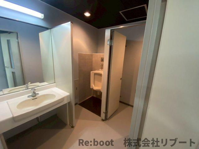  アイアンクオータビルの洗面所