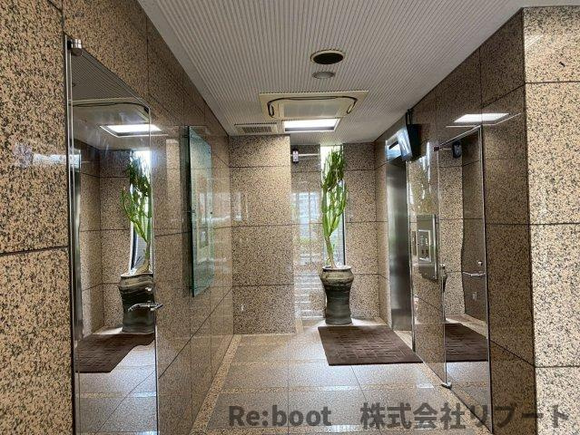  アイアンクオータビルのエントランス