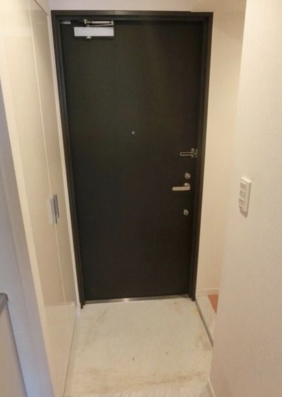 パークキューブ四谷三丁目の玄関