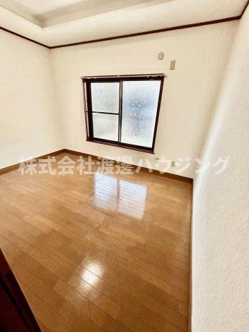 平池町一戸建の洋室