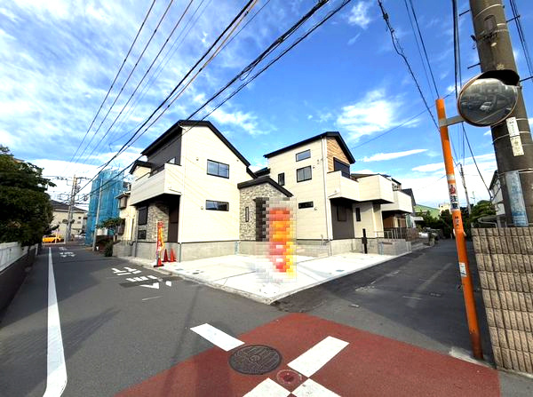 藤沢市鵠沼海岸3丁目新築戸建て　3期1号棟の前面道路含む現地写真|前面道路含む現地写真です