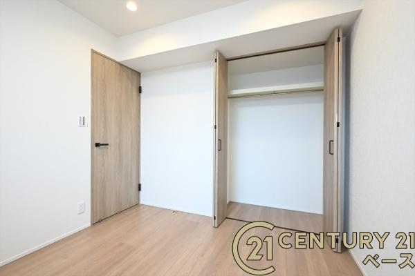 ローレルコート桜井南の収納|■現地撮影写真■冬物のコートや季節のものなどたくさんしまえる広さ！
