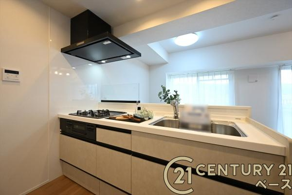 ローレルコート桜井南のキッチン|■現地撮影写真■収納力と使いやすさを追求したキッチンです！