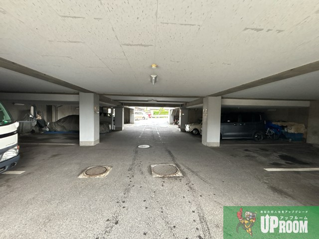 フルーヴェ1番館の駐車場
