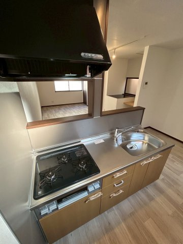 鷹取戸建のキッチン