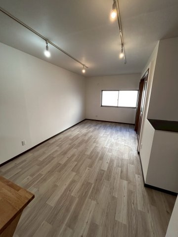 鷹取戸建の居間・リビング