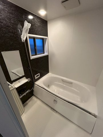 鷹取戸建の浴室