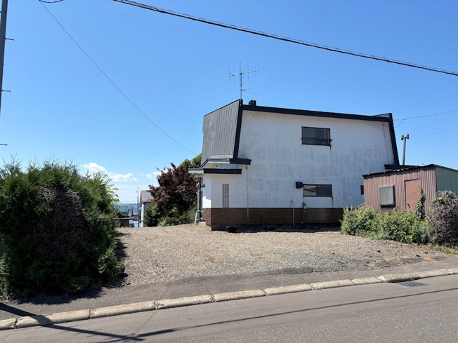 【外観】 | 北見市高栄西町３丁目１８３番１６０、１８３番１８　古家付き売地