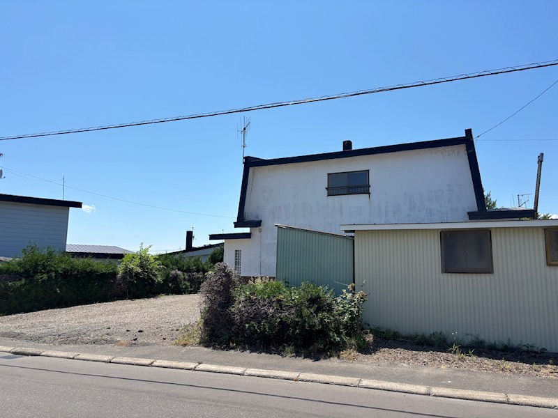 北見市高栄西町３丁目１８３番１６０、１８３番１８　古家付き売地の外観