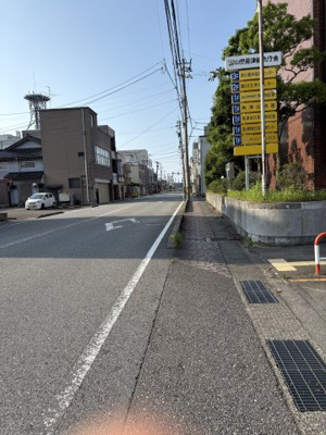 【前面道路含む現地写真】 | 新宿３１-３月極駐車場売地