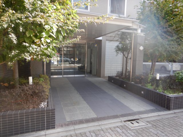 ユニーブル池袋リ・ノヴァスのエントランス