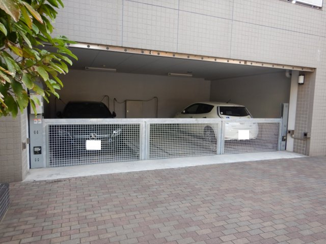 ユニーブル池袋リ・ノヴァスの駐車場