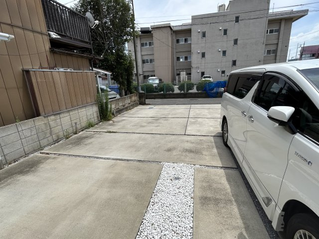 【中古戸建】伊勢崎市平和町の駐車場|■駐車場3台以上可！
詳しい資料などはご気軽にお問い合わせください♪