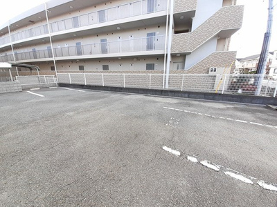 【駐車場】 | ブルースカイ今宿 | 駐車場があります