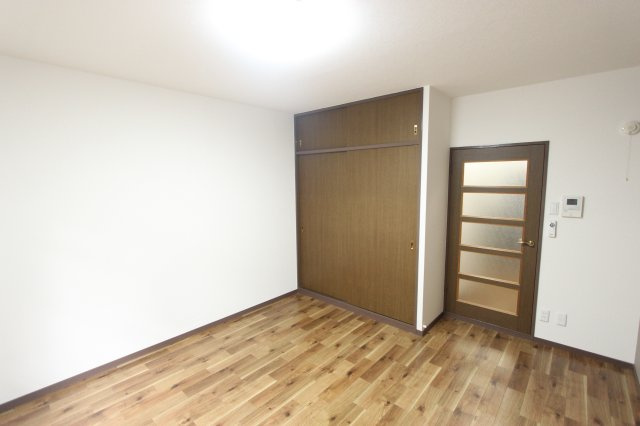 本城ハイツの洋室|写真はイメージです。7.7帖の洋室。