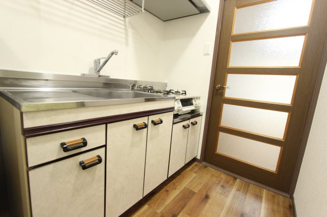 本城ハイツのキッチン|写真はイメージです。コンパクトなキッチンで掃除もラクラク。