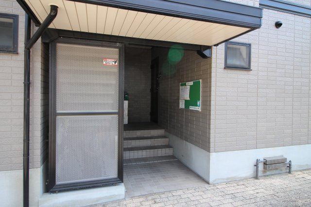 クレールプラザ立花B棟のエントランス