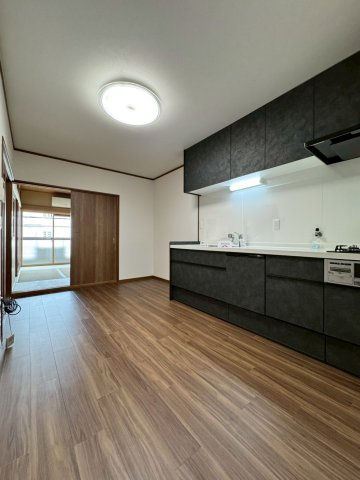 寝屋川市池田本町のその他|令和7年6月リフォーム済み！
約7.5帖のダイニングキッチン。