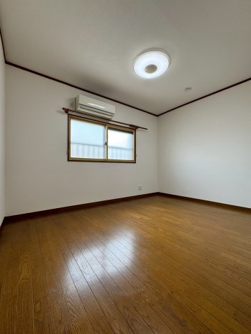 寝屋川市池田本町の洋室