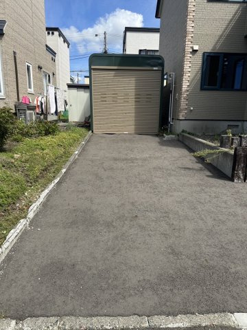 萌えぎ野中央の駐車場|②車庫前スペース（アスファルト）幅約3.1ｍ×奥行約8.0ｍ