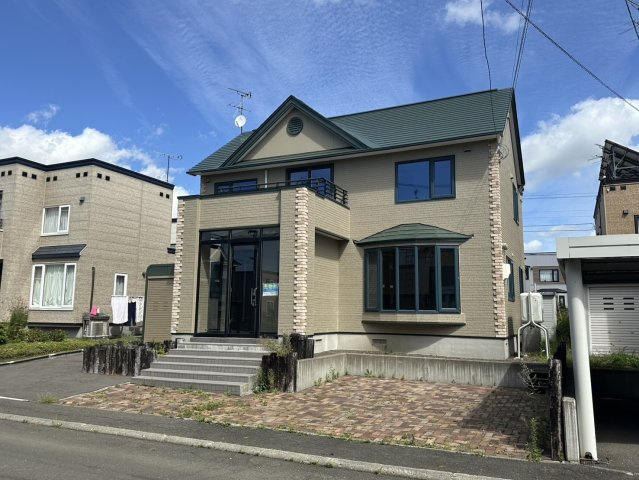 萌えぎ野中央の外観|敷地内に4～5台駐車可能です！