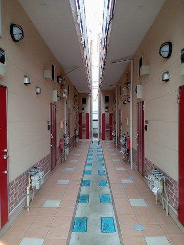 川崎市多摩区布田のアパートのロビー|清潔なロビーです